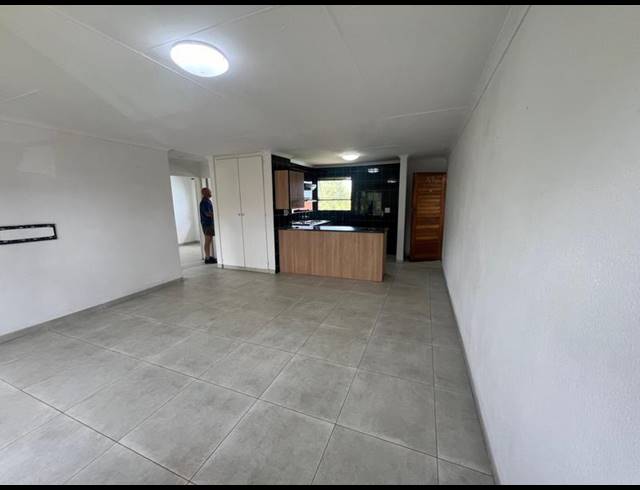 2 BEDROOM APARTMENT FOR SALE IN VANDERBIJLPARK SE 3